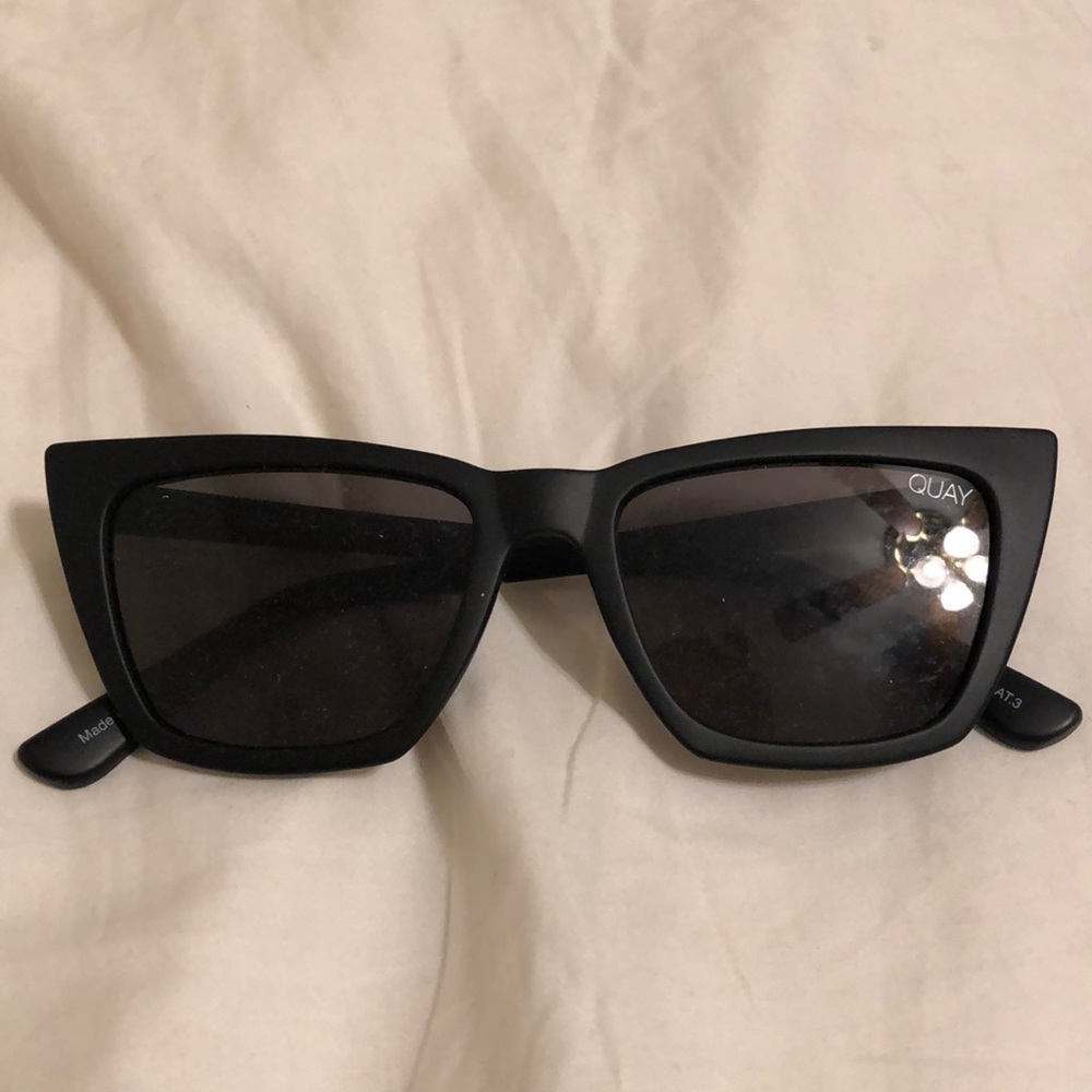 QUAYxDESI SUNNIES